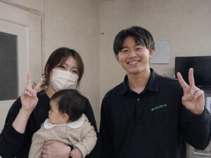立川市の引っ越し前の不用品回収 M様とカイケツホームスタッフ