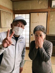 日野市の遺品整理 K様とカイケツホームスタッフ